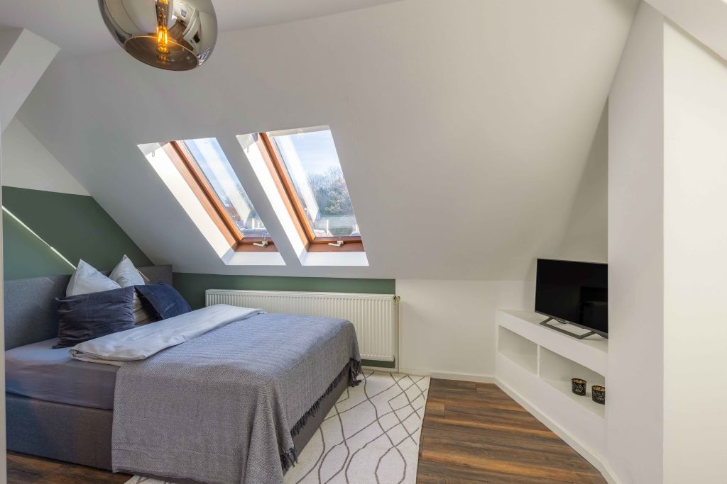 Rent 3 rooms apartment Stuttgart | Studio | Stuttgart | Privates Zimmer mit Dachschrägen in einer Coliving-Wohnung | Hominext