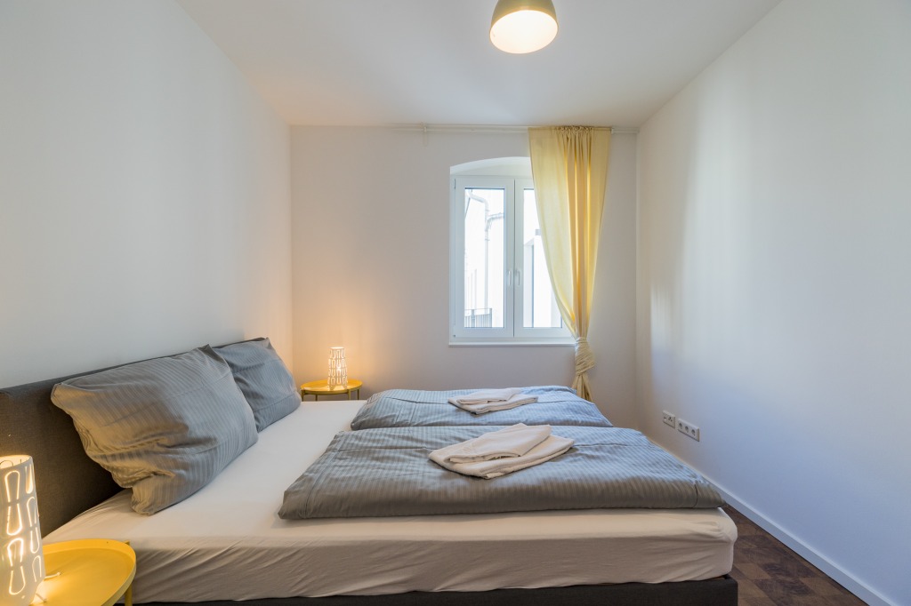 Rent 2 rooms apartment Berlin | Entire place | Berlin | Schöne helle 3-Zimmer Wohnung mit Balkon am Hermannplatz | Hominext