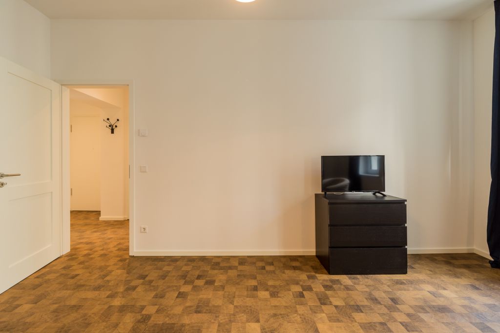 Rent 1 room apartment Berlin | Entire place | Berlin | Große 2 Zimmer Wohnung mit Balkon direkt am Hermannplatz | Hominext