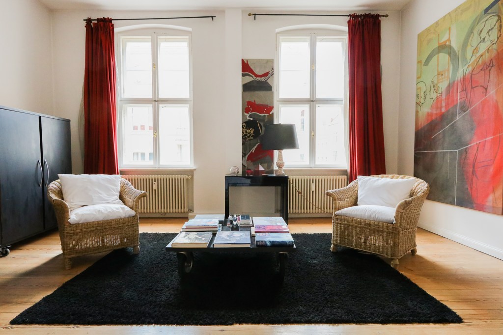 Rent 1 room apartment Berlin | Entire place | Berlin | 116 | Elegant 3 room apartment in Mitte, near Auguststr./ Oranienburger Str. | Hominext