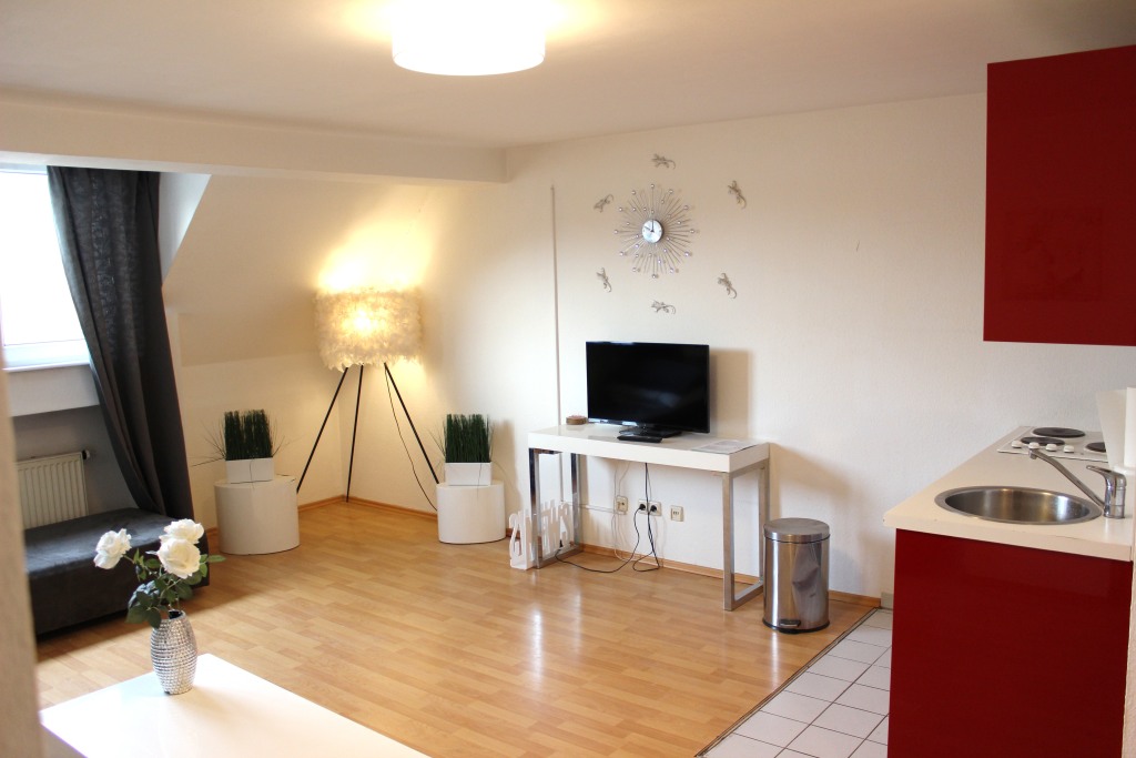 Rent 1 room apartment Köln | Entire place | Köln | Maisonette Wohnung mit Dachterrasse in perfekter Innenstadtlage am Rhein und Schokoladenmuseum | Hominext