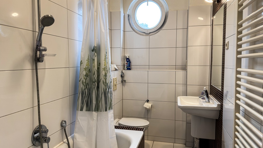 Rent 2 rooms apartment Hamburg | Entire place | Hamburg | Sanierte, hochwertige Altbau 2-Zimmmer Wohnung mit hohen Decken | Hominext