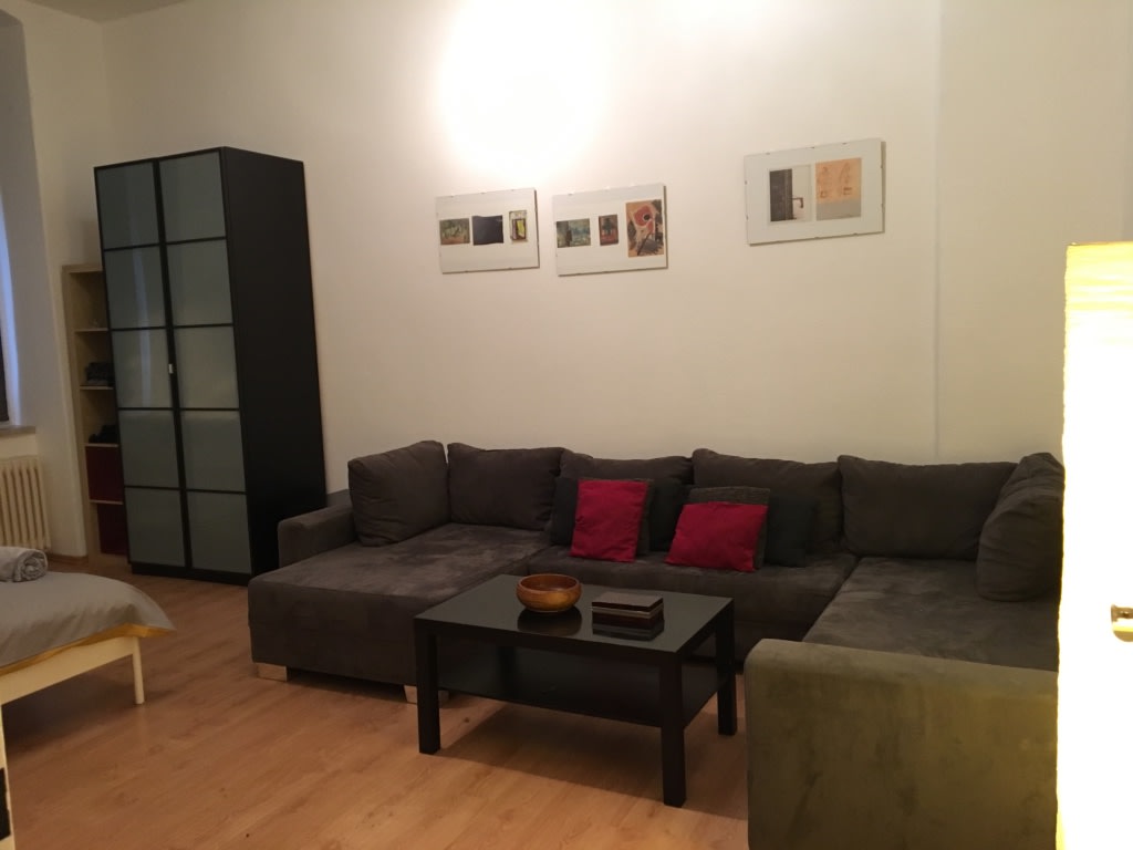 Rent 1 room apartment Berlin | Entire place | Berlin | Schönes Loft, U-Banh, Straßenbahnbus, gute Heizung, hell und ruhig. | Hominext