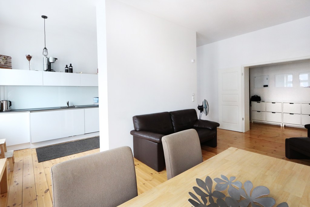 Rent 3 rooms apartment Berlin | Entire place | Berlin | Geräumige moderne 3-Zimmer-Wohnung mit großer Terrasse direkt an der Media Spree | Hominext