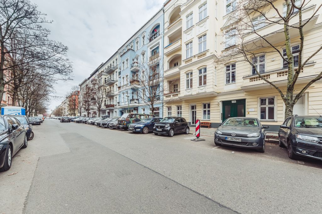 Rent 2 rooms apartment Berlin | Entire place | Berlin | Sonnige neu renovierte Wohnung in bester Berliner Lage! | Hominext