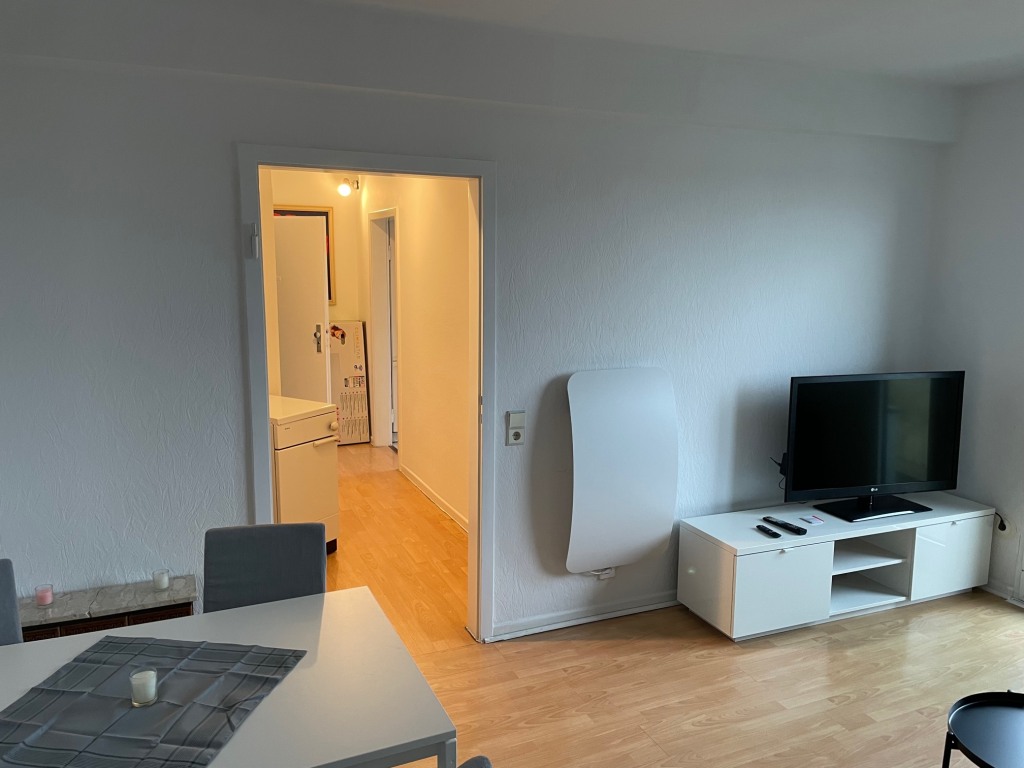 Rent 1 room apartment Köln | Entire place | Köln | Schöne, helle Wohnung in der Südstadt mit Balkon (Garage im Haus separat anmietbar) | Hominext