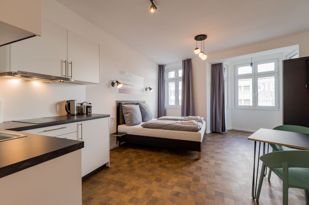 Rent 1 room apartment Berlin | Entire place | Berlin | Großzügiges Studio im sanierten Apartmenthaus am Hermannplatz | Hominext