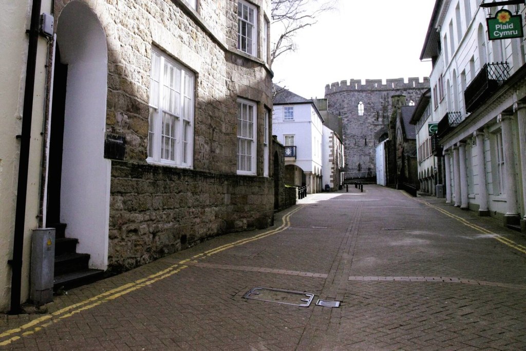 APARTMENT 3, Old Conservative Club, 1 Market street