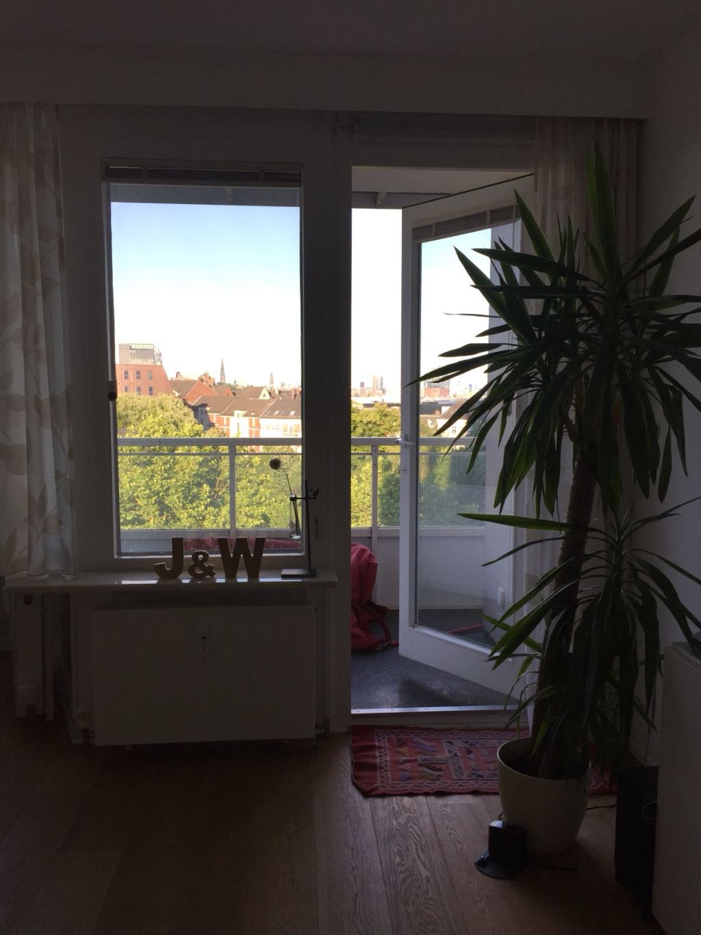 Rent 1 room apartment Hamburg | Entire place | Hamburg | Super Aussicht - direkt beim Fischmarkt und mit Balkon | Hominext