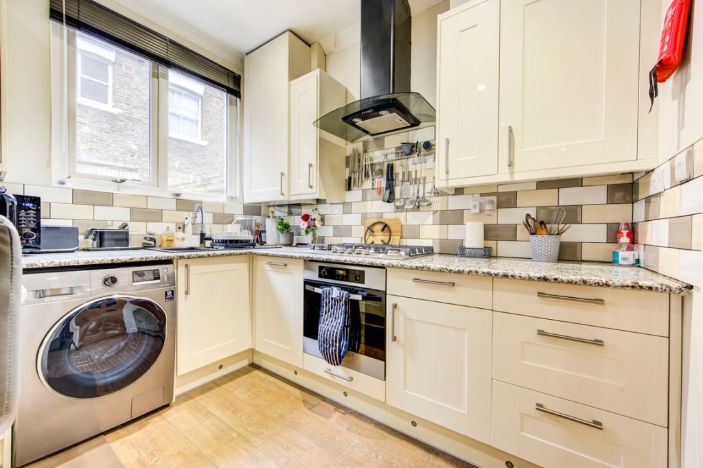 19 Thorpebank Road, London W12 0PG, UK