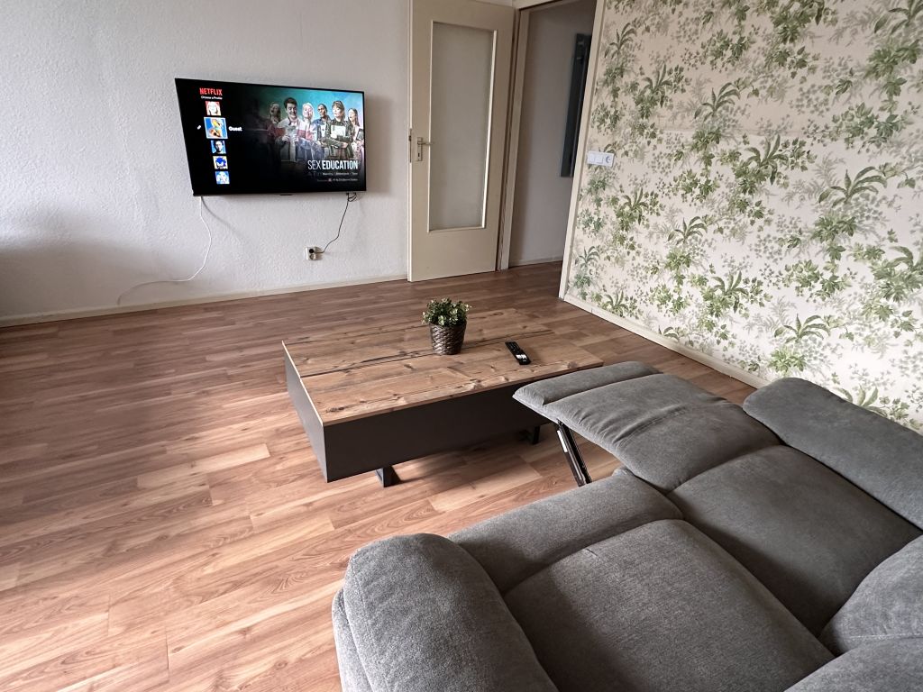 Miete 1 Zimmer Wohnung Bonn | Ganze Wohnung | Bonn | Voll möbliertes sonniges Studio mit Parking, Balkon, ausgestatteter Küche, und Netflix | Hominext