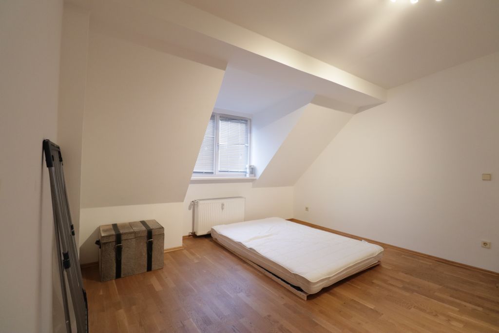 Miete 2 Zimmer Wohnung Berlin | Ganze Wohnung | Berlin | Möbliertes DG-Apartment! Terrasse, EBK, Gäste-WC! | Hominext