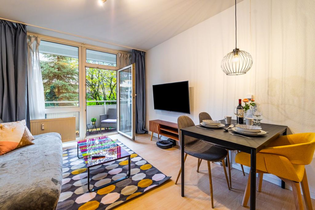 Miete 1 Zimmer Wohnung Köln | Ganze Wohnung | Köln | Nahe der Kölnmesse: Neu möbliertes, sonniges Studio mit Balkon & Parkplatz + KOSTENLOSEM Netflix | Hominext