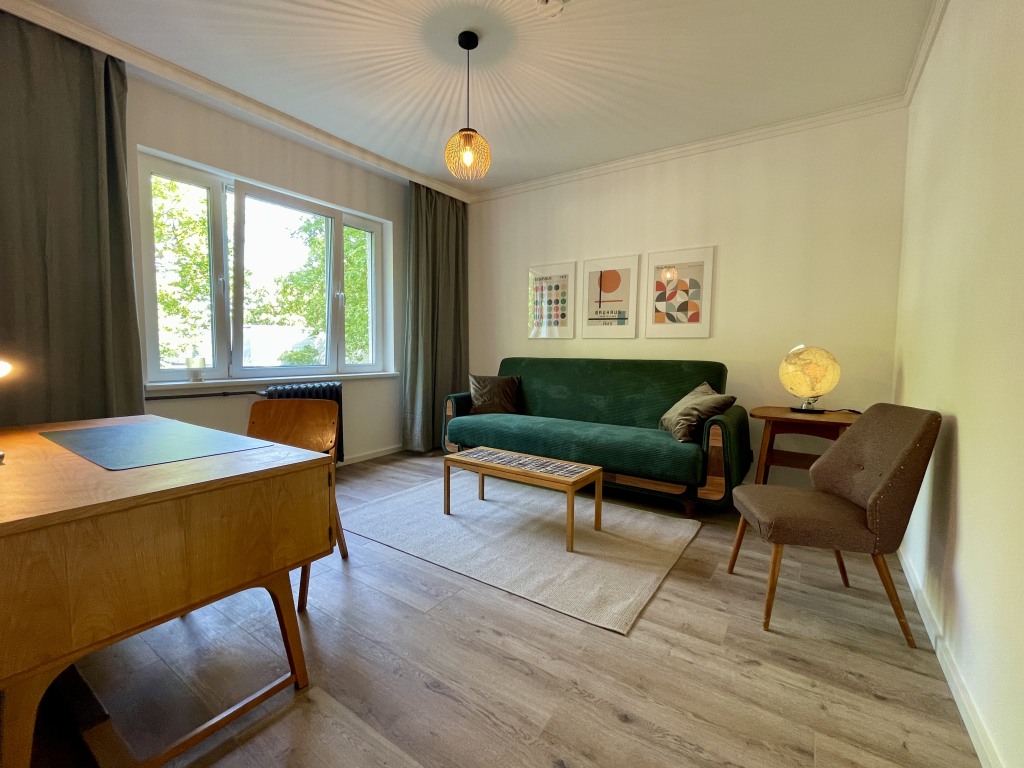 Rent 2 rooms apartment Berlin | Entire place | Berlin | Mid century Apartment "PAUL" , 80 qm , Balkon mit Parkblick, Gartennutzung , Erstbezug nach Komplettsanierung | Hominext