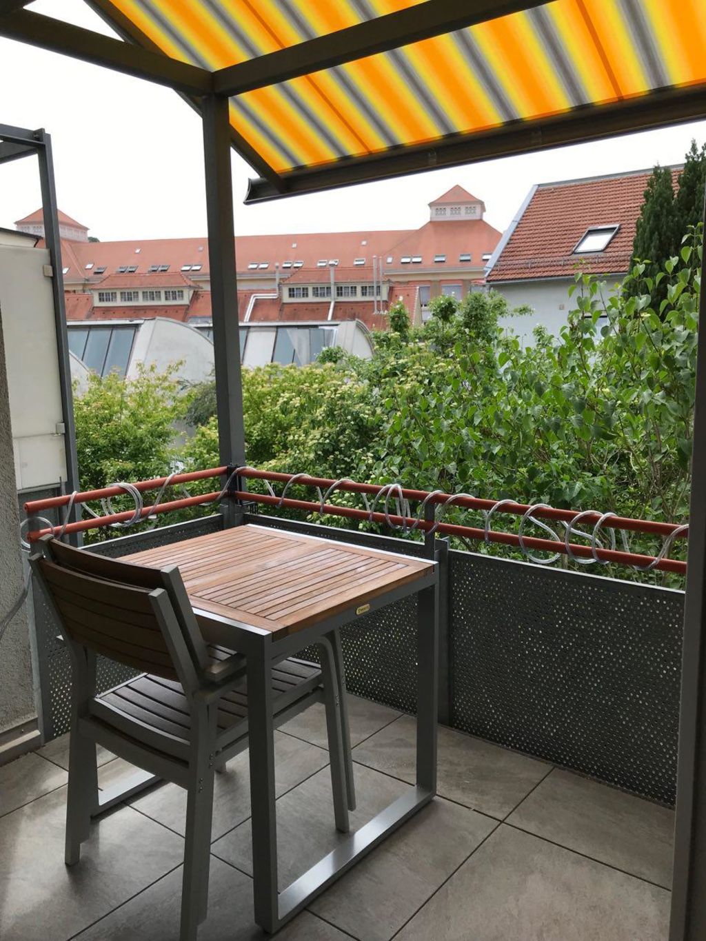 Miete 1 Zimmer Wohnung Esslingen am Neckar | Ganze Wohnung | Esslingen am Neckar | ruhige 1,5 Zimmer-Wohnung mit Terrasse in Stadtmitte Esslingen | Hominext