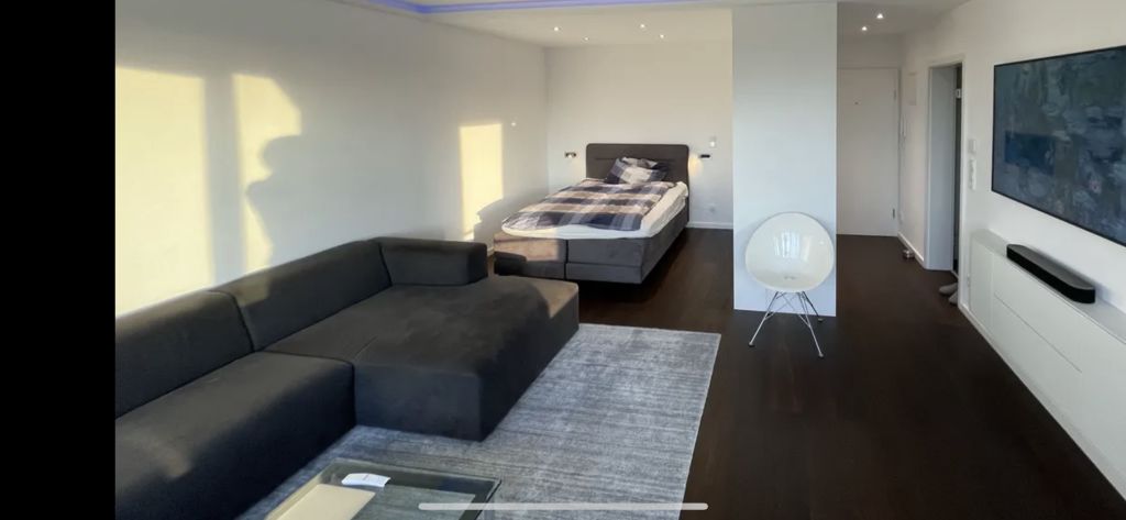 Rent 1 room apartment Frankfurt am Main | Entire place | Frankfurt am Main | Luxus saniertes Apartment mit Panorama View | Hominext