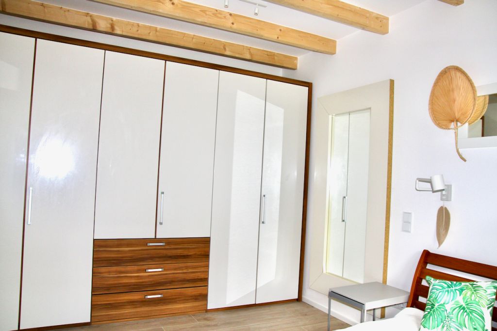 Rent 3 rooms apartment Neuss | Entire place | Neuss | Neuss/Düsseldorf Alleinstehendes Künstleratelier im Park am Wasserfall | Hominext