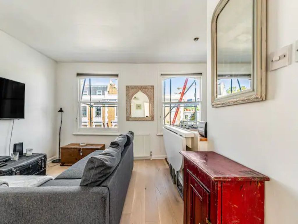 Top floor flat, 9 Bonchurch Rd,W10 5SD London