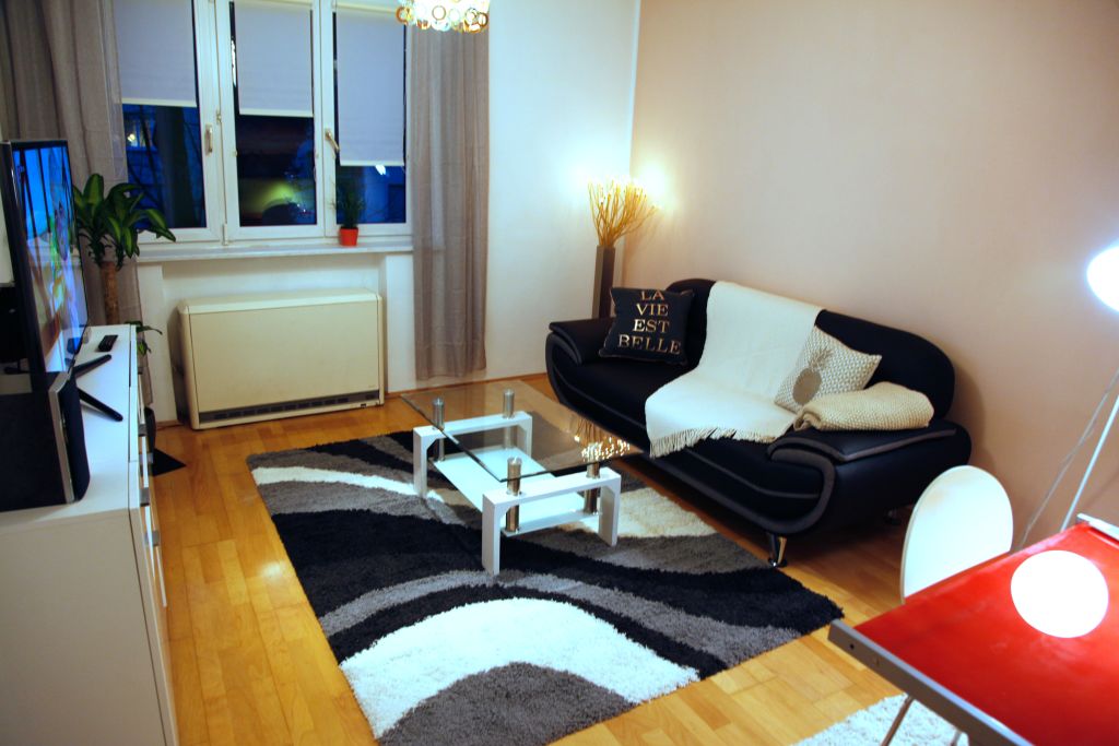 Rent 1 room apartment Augsburg | Entire place | Augsburg | 2 Zimmer( Wohn- Schlafzimmer-Wohnküche -  Tageslichtbad) | Hominext