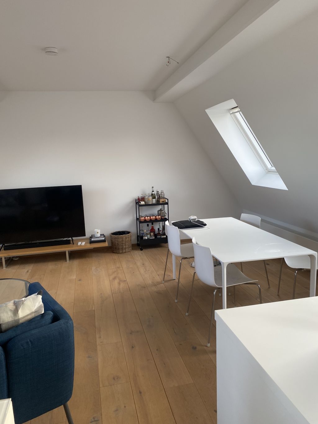 Rent 2 rooms apartment Köln | Entire place | Köln | Luxus-Dachgeschoss Wohnnung mit tollem Balkon | Hominext