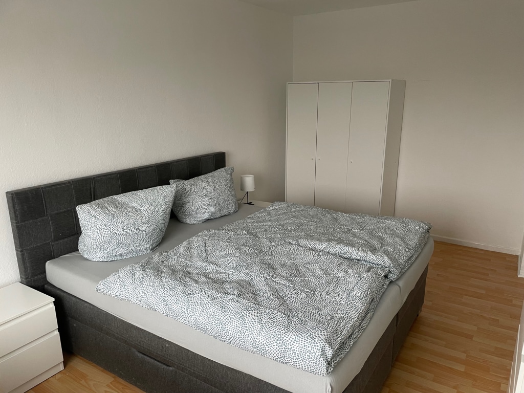 Rent 1 room apartment Köln | Entire place | Köln | Schöne, helle Wohnung in der Südstadt mit Balkon (Garage im Haus separat anmietbar) | Hominext