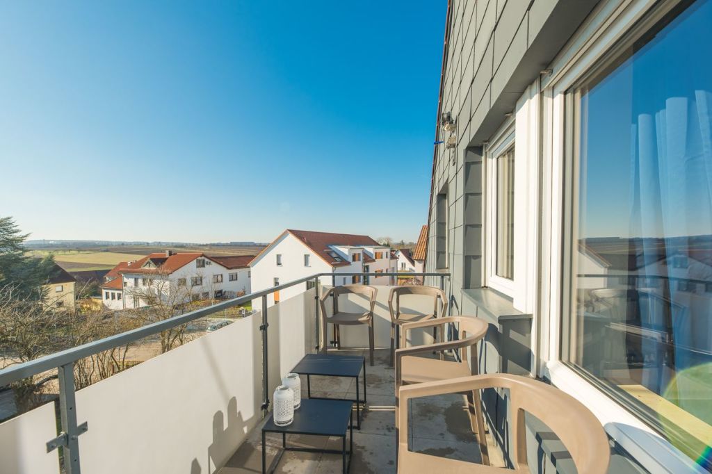 Rent 2 rooms apartment Filderstadt | Entire place | Filderstadt | Stylische 3-Zimmer-Wohnung mit zwei Schlafzimmern, Balkon und PKW-Stellplatz in Filderstadt-Harthausen. | Hominext