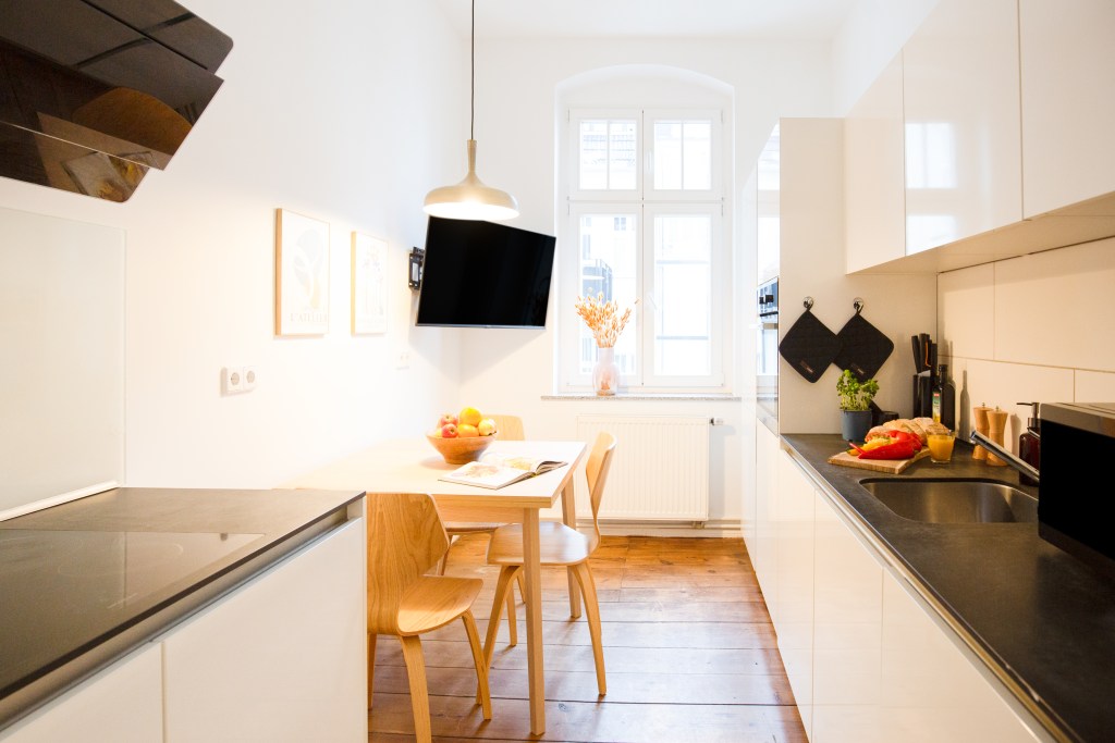 Rent 3 rooms apartment Berlin | Studio | Berlin | Fully furnished, stylish 3-room coliving apartment (incl. cleaning service, internet, registration etc.) | Hominext