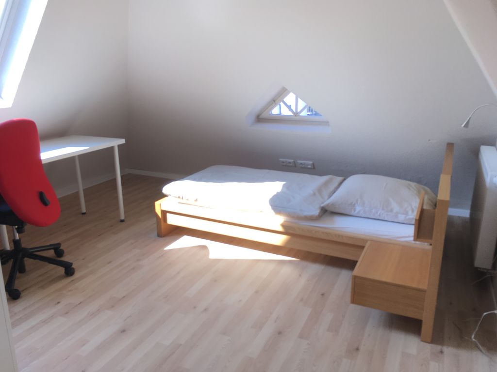 Miete 2 Zimmer Wohnung Nürnberg | Ganze Wohnung | Nürnberg | Großzügiges helles 3-Zimmer-Dach -Apartment | Hominext