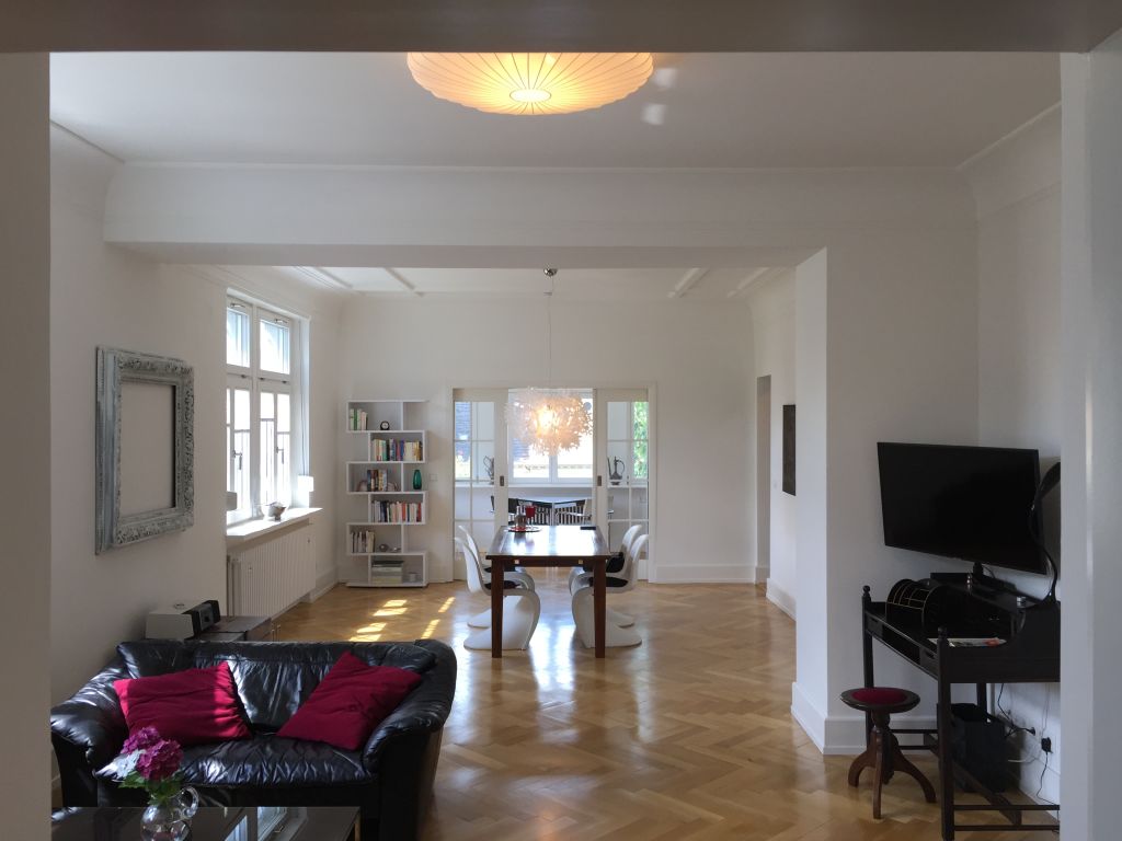 Rent 1 room apartment Baden-Baden | Entire place | Baden-Baden | Stilvolle Wohnung in schöner Villa mit parkähnlichem Garten | Hominext