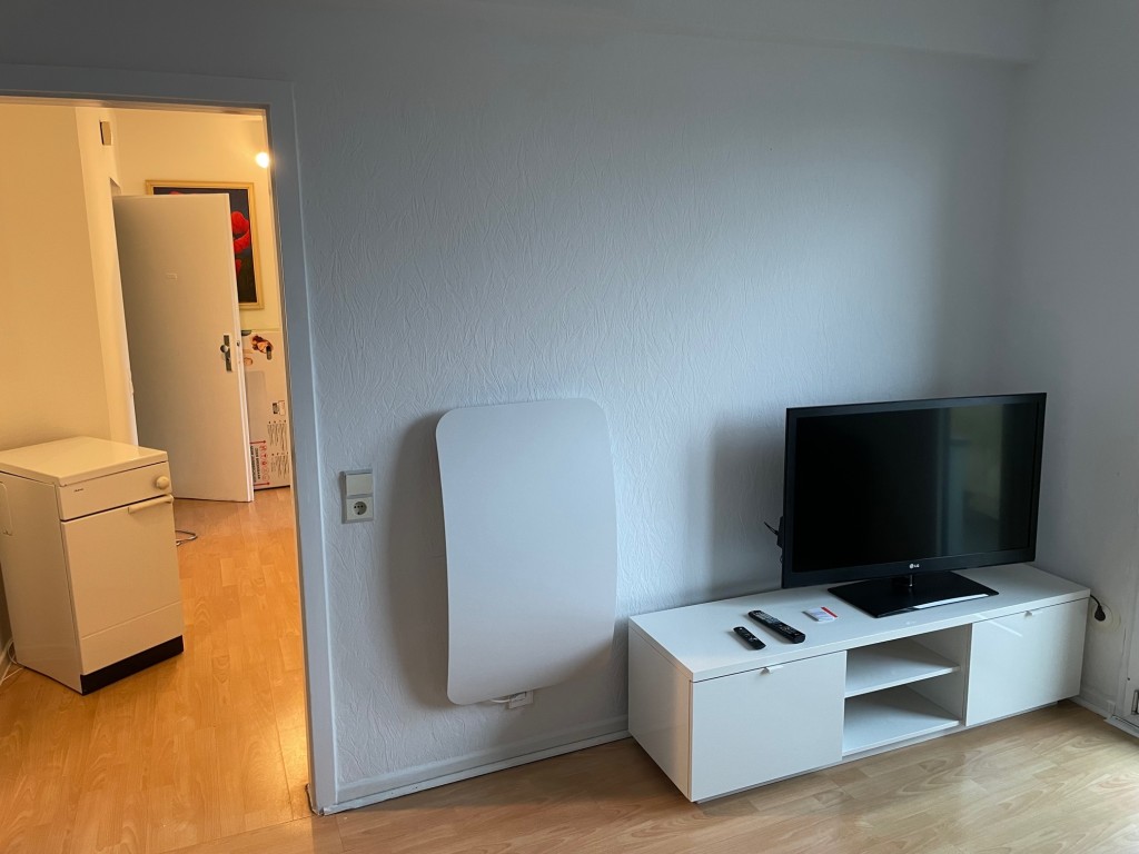 Rent 1 room apartment Köln | Entire place | Köln | Schöne, helle Wohnung in der Südstadt mit Balkon (Garage im Haus separat anmietbar) | Hominext