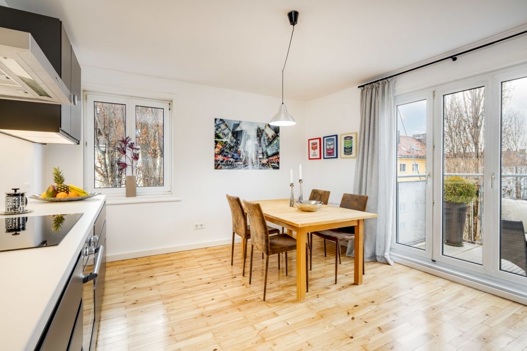 Miete 2 Zimmer Wohnung München | Ganze Wohnung | München | Schöne gut geschnittene, helle, neu renovierte, zentral gelegene 3-Zimmer-Wohnung in Schwabing | Hominext