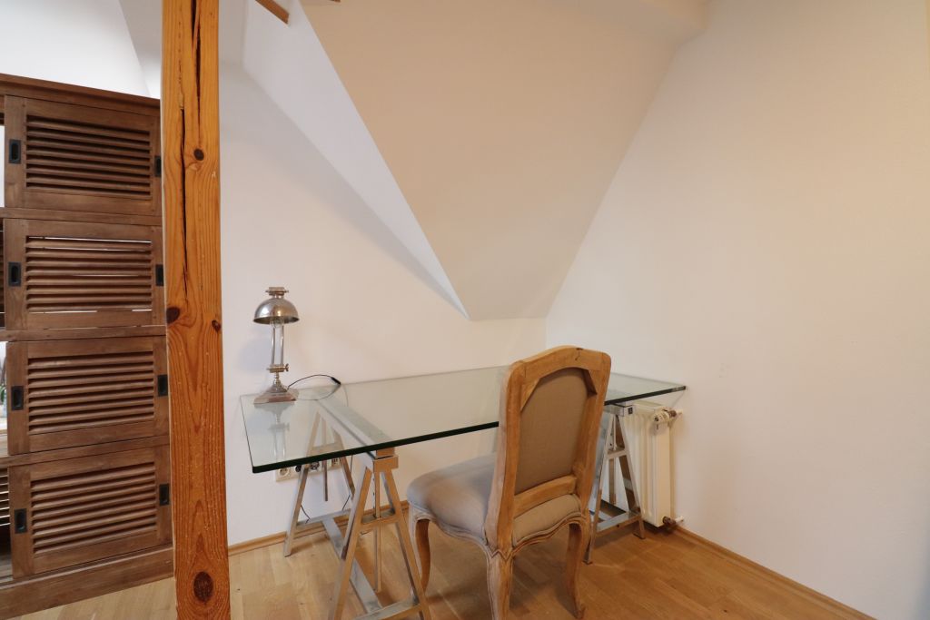 Miete 2 Zimmer Wohnung Berlin | Ganze Wohnung | Berlin | Möbliertes DG-Apartment! Terrasse, EBK, Gäste-WC! | Hominext