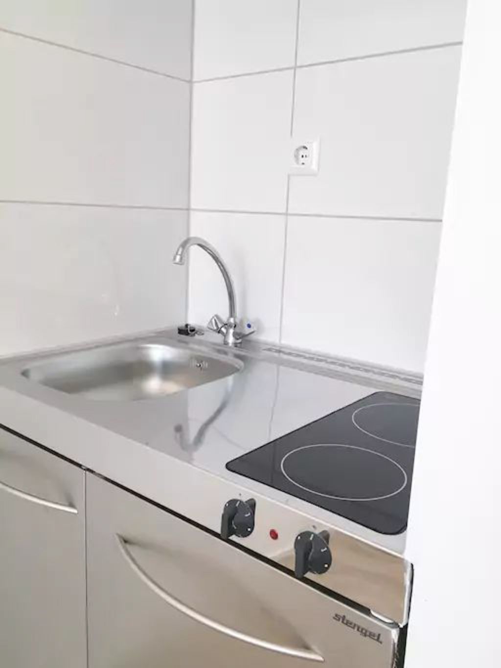 Rent 1 room apartment Köln | Entire place | Köln | Modern & Cosy flat located at Friesenstrasse | Hominext