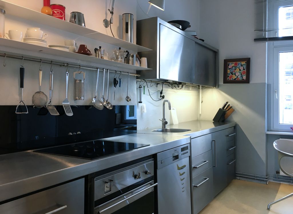 Rent 1 room apartment Berlin | Entire place | Berlin | Für Individualisten: Interessante Altbauwohnung mit einem Schlafzimmern & zwei französichen Balkons | Hominext