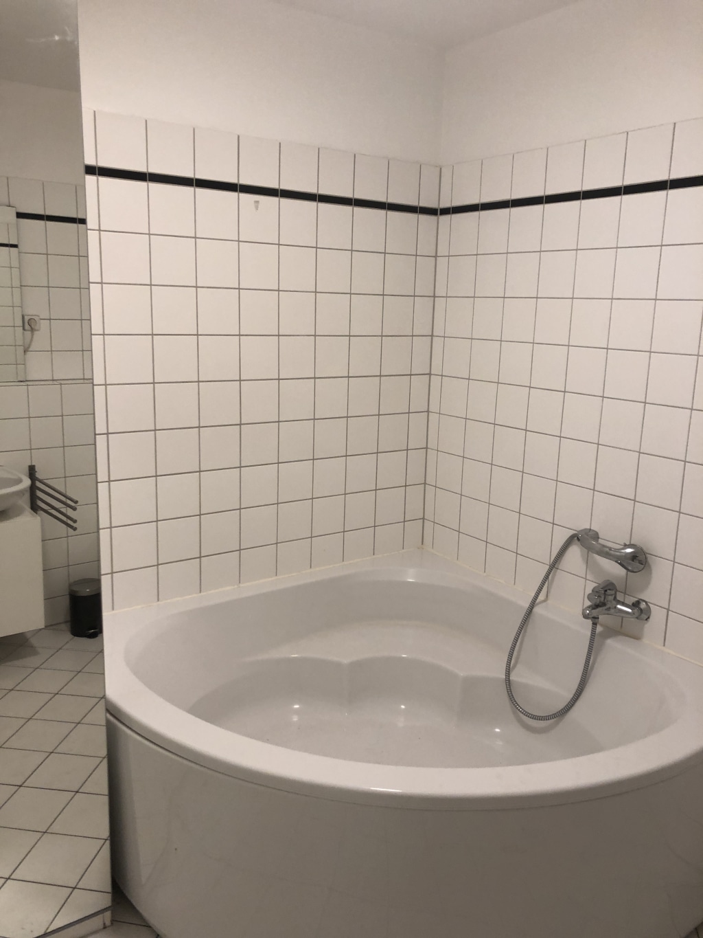 Miete 3 Zimmer Wohnung Berlin | Ganze Wohnung | Berlin | Modernes Apartment mit 2 Balkonen und 3 Schlafzimmern in Pankow - direkt am Brosepark, 20 Minuten mit der Tram nach Berlin-Mitte | Hominext