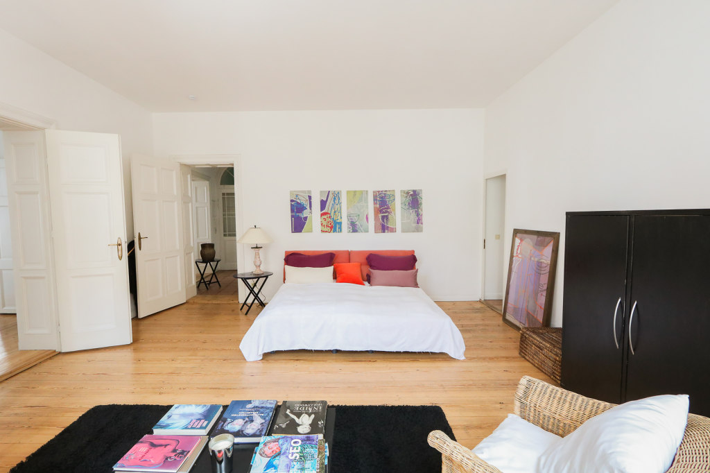 Rent 1 room apartment Berlin | Entire place | Berlin | 116 | Elegant 3 room apartment in Mitte, near Auguststr./ Oranienburger Str. | Hominext