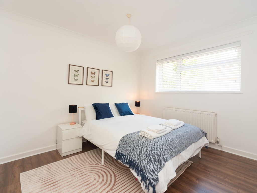 1 Kingswood Close Surbiton, KT6 6DZ