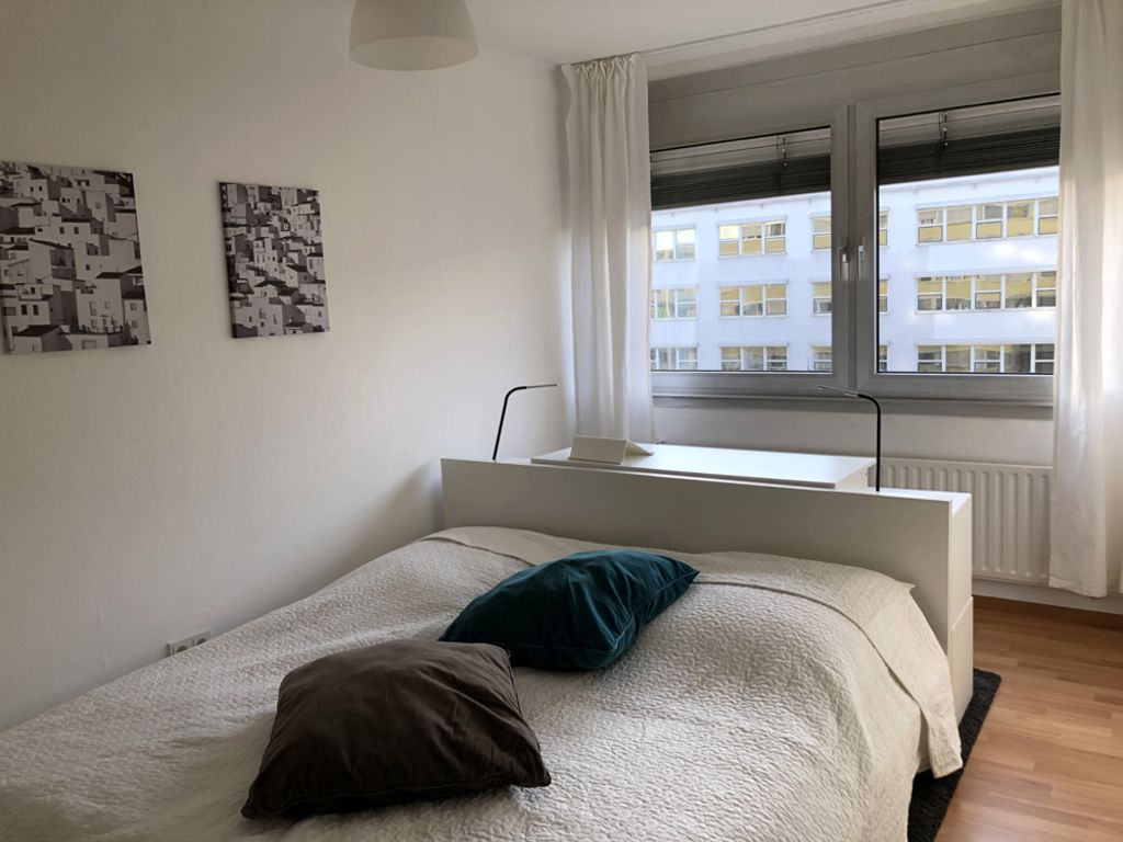 Rent 2 rooms apartment Köln | Entire place | Köln | Helle zentrale 3-Zimmer-Wohnung mit Balkon + Parkplatz | Hominext