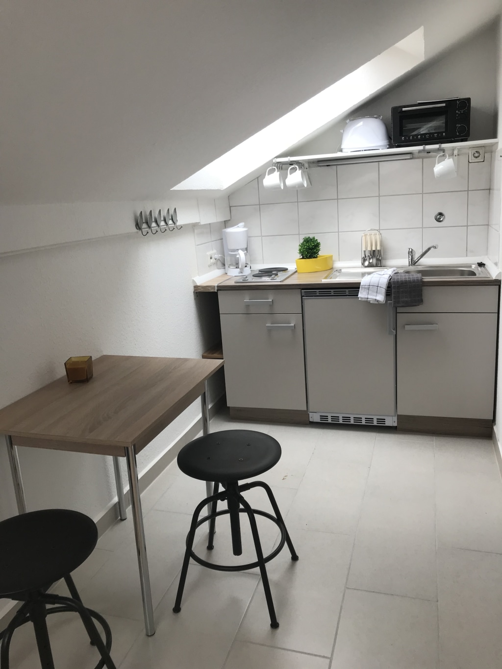 Rent 1 room apartment Bremen | Entire place | Bremen | Stylische 1-Zimmer Dachgeschosswohnung im Fesenfeld | Hominext