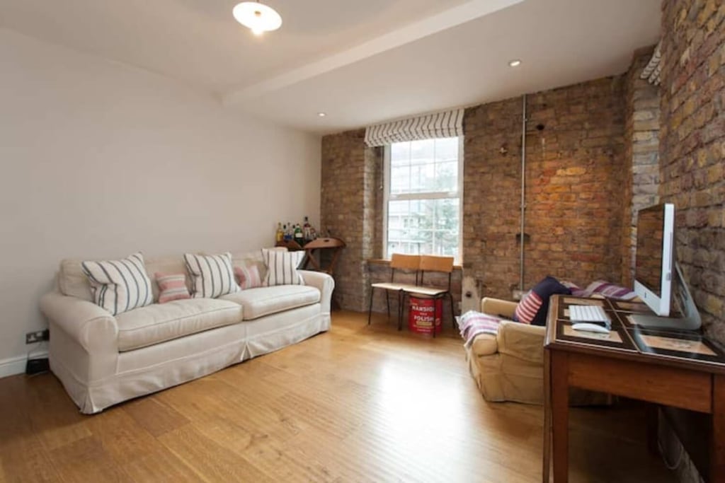 Flat 39 Arcadia Court, 45 Old Castle Street, London E1 7NY, UK