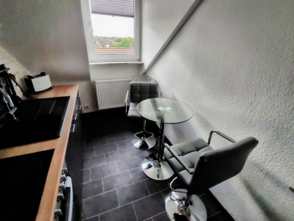 Miete 3 Zimmer Wohnung Essen | Ganze Wohnung | Essen | Penthouse-Appartment mit 5 Zimmern, 2 Bädern, Küche und Durchreiche - zentral gelegen | Hominext