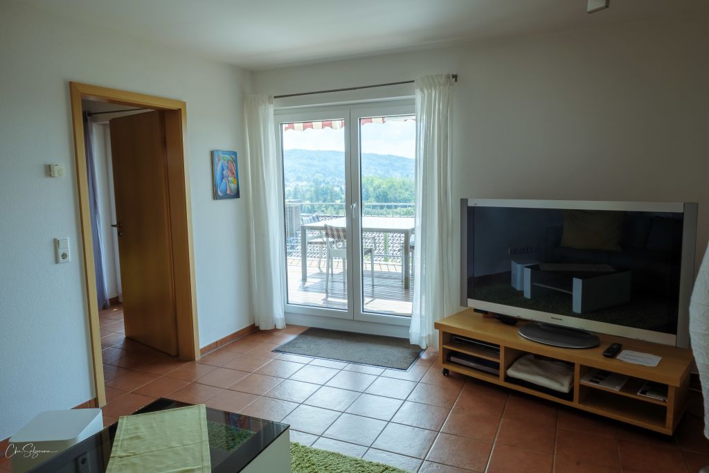 Rent 1 room apartment Weil am Rhein | Entire place | Weil am Rhein | 2 1/2 Einliegerwohnung, am Tüllinger Weinberg mit grandioser Sicht - möbliert - nahe CH Grenze | Hominext