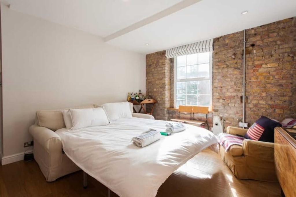 Flat 39 Arcadia Court, 45 Old Castle Street, London E1 7NY, UK