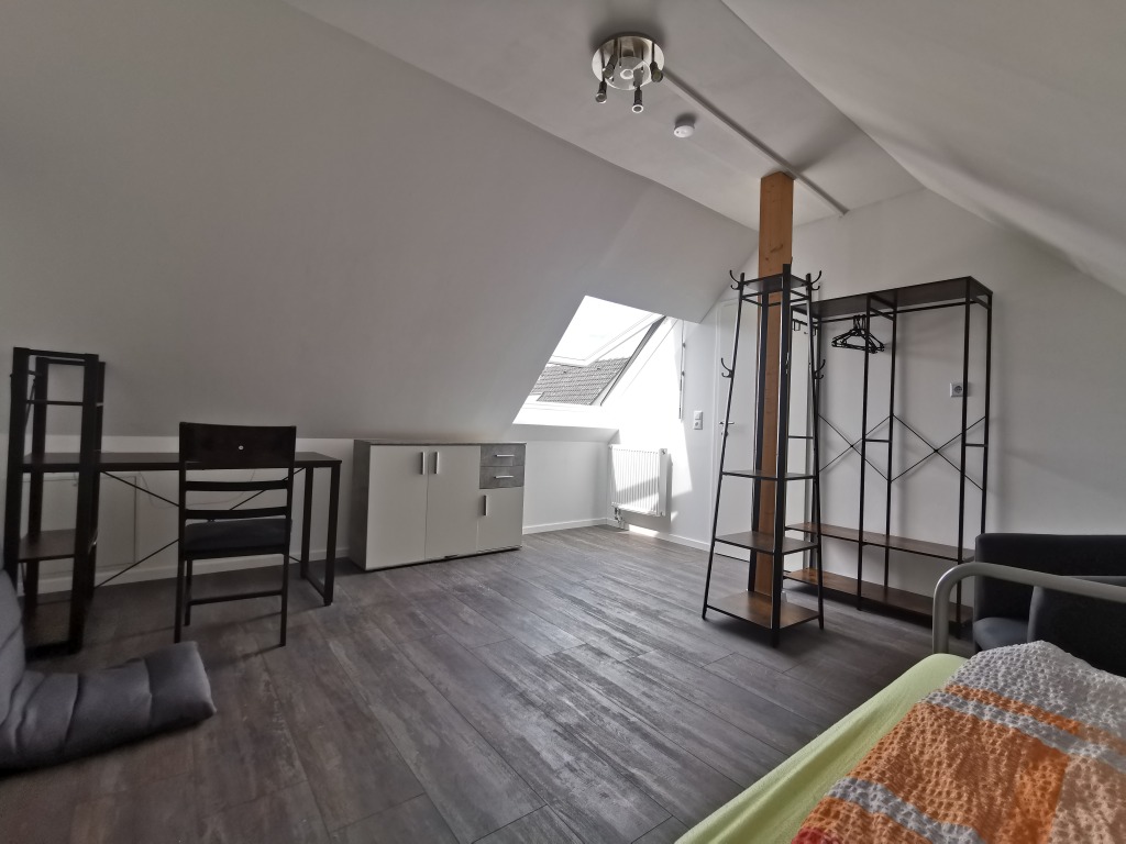 Rent 2 rooms apartment Köln | Entire place | Köln | Dachgeschlosswohnung in der Nähe vom Groov | Hominext