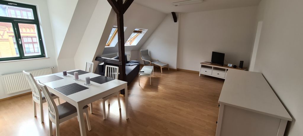 Rent 2 rooms apartment Leipzig | Entire place | Leipzig | Großes Apartment, ruhig, 12 Min/Zentrum | Hominext