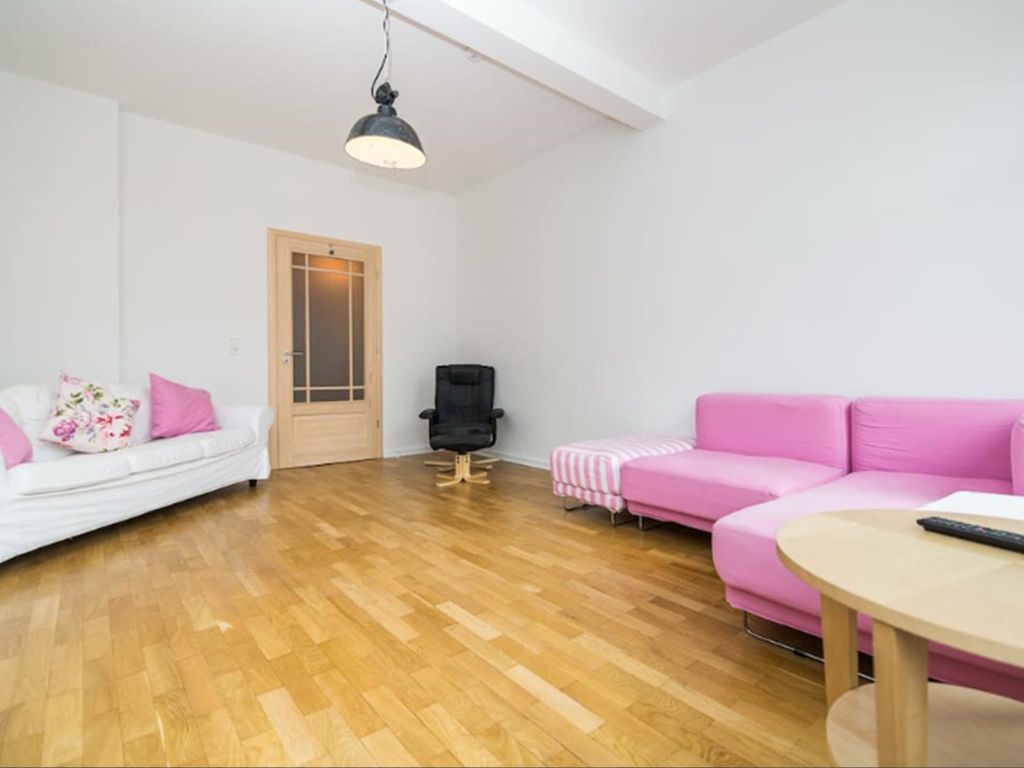 Rent 2 rooms apartment Essen | Entire place | Essen | Farbenfroh und hell Wohnen | Hominext