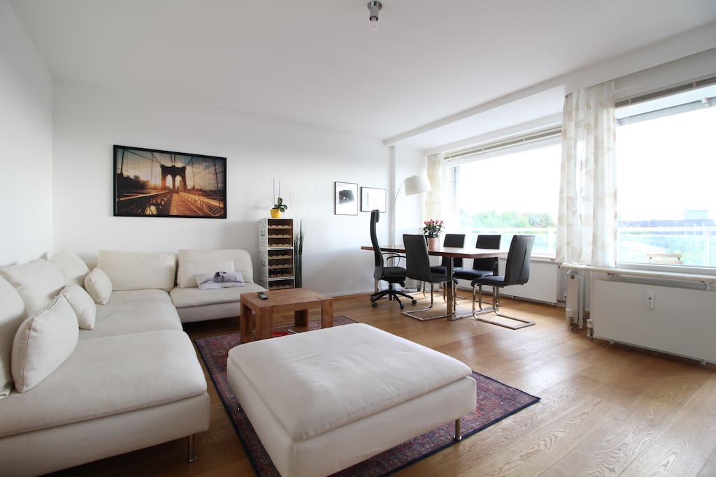 Rent 1 room apartment Hamburg | Entire place | Hamburg | Super Aussicht - direkt beim Fischmarkt und mit Balkon | Hominext