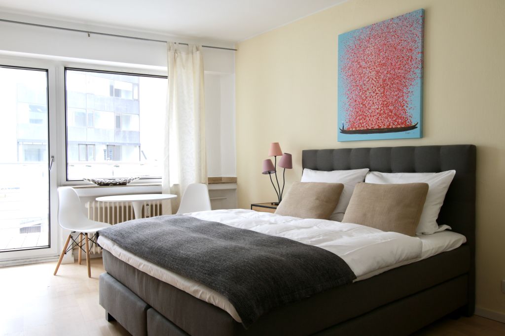 Miete 1 Zimmer Wohnung Köln | Ganze Wohnung | Köln | Helles Apartment mit Balkon am Barbarossaplatz | Hominext