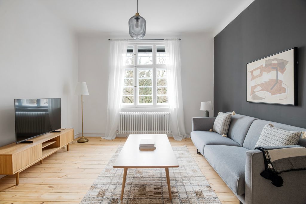 Rent 2 rooms apartment Berlin | Entire place | Berlin | Vollsanierte moderne 3 Zi. Wohnung in Neukölln mit einem großen schönen Park direkt bei der Wohnung. | Hominext