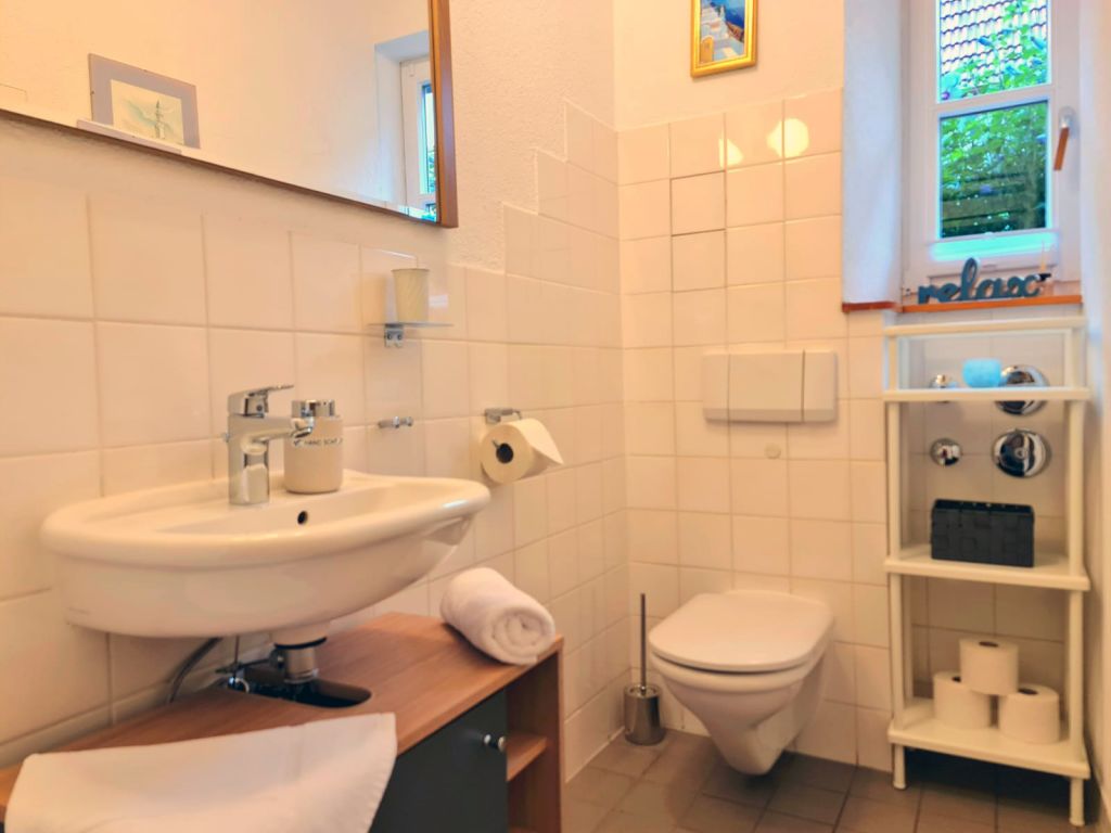 Rent 2 rooms apartment Kandel | Entire place | Kandel | Stylische Wohnung für 6 in Kandel / Nähe Karlsruhe, WLAN, Parkplätze, Netflix, Küche, Nespresso, Waschmaschine, Trockner | Hominext